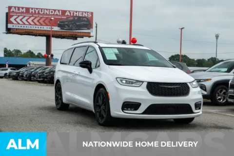More photos of 2024 Chrysler Pacifica Limited at ALM Hyundai Athens, GA