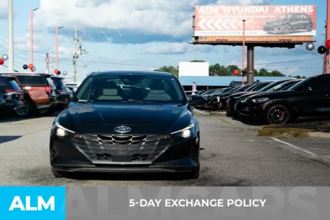 More photos of 2022 Hyundai Elantra SEL at ALM Hyundai Athens, GA