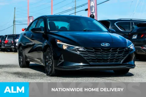 More photos of 2023 Hyundai Elantra SEL at ALM Hyundai Athens, GA