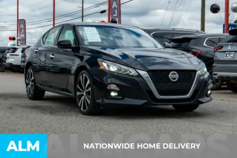 More photos of 2022 Nissan Altima 2.5 Platinum at ALM Hyundai Athens, GA