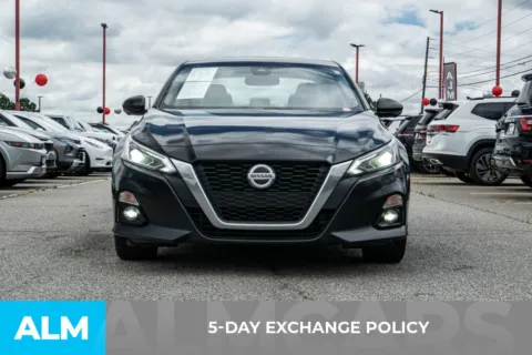 More photos of 2022 Nissan Altima 2.5 Platinum at ALM Hyundai Athens, GA