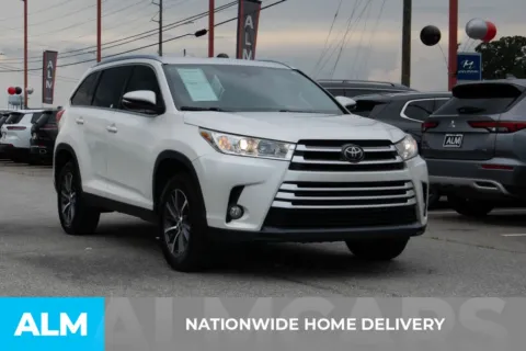 More photos of 2019 Toyota Highlander SE at ALM Hyundai Athens, GA