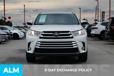 More photos of 2019 Toyota Highlander SE at ALM Hyundai Athens, GA