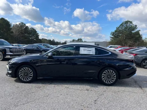 More photos of 2025 Hyundai Sonata Hybrid Limited at ALM Hyundai Athens, GA