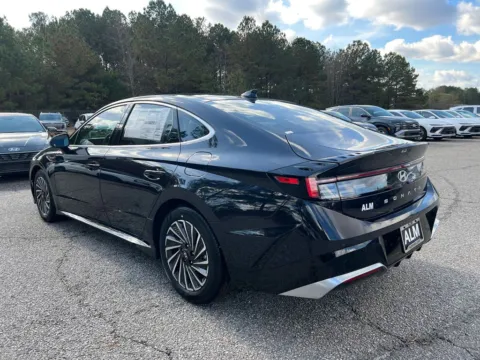 More photos of 2025 Hyundai Sonata Hybrid Limited at ALM Hyundai Athens, GA