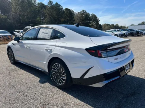 More photos of 2025 Hyundai Sonata Hybrid Limited at ALM Hyundai Athens, GA