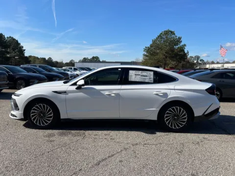 More photos of 2025 Hyundai Sonata Hybrid Limited at ALM Hyundai Athens, GA