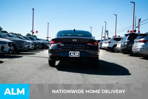 More photos of 2023 Hyundai Elantra SEL at ALM Hyundai Athens, GA
