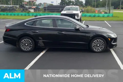 More photos of 2023 Hyundai Sonata Hybrid Limited at ALM Hyundai Athens, GA