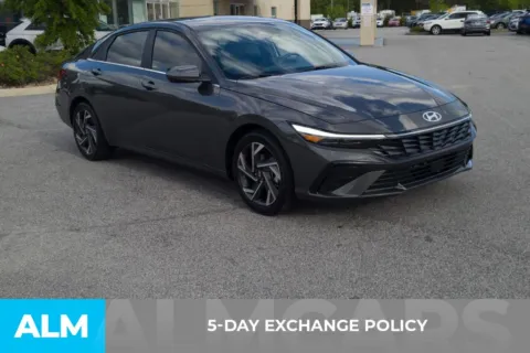 More photos of 2024 Hyundai Elantra SEL at ALM Hyundai Florence, SC