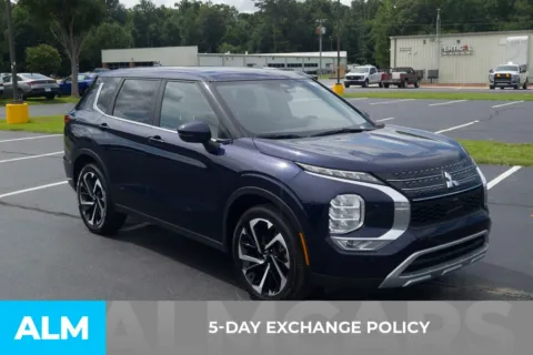 More photos of 2023 Mitsubishi Outlander SE at ALM Hyundai Florence, SC