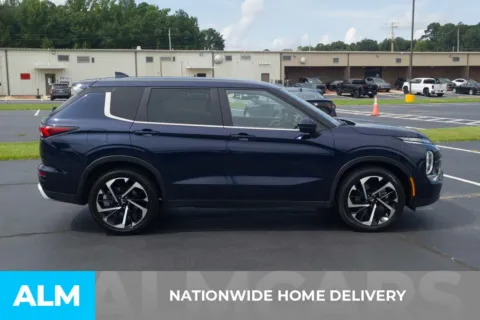 More photos of 2023 Mitsubishi Outlander SE at ALM Hyundai Florence, SC