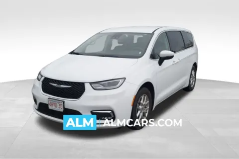 White 2023 Chrysler Pacifica Touring L for sale in Florence, SC