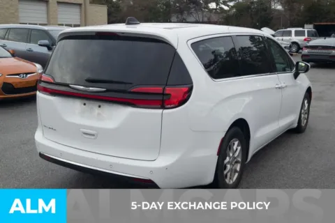 More photos of 2023 Chrysler Pacifica Touring L at ALM Hyundai Florence, SC
