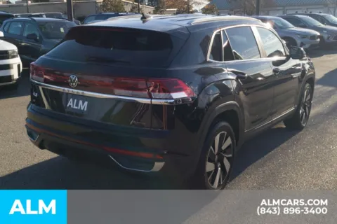 More photos of 2024 Volkswagen Atlas Cross Sport 2.0T SE w/Technology at ALM Hyundai Florence, SC