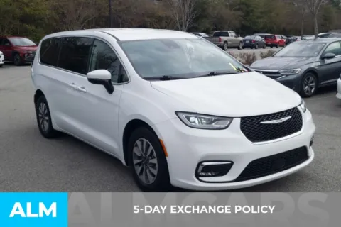 More photos of 2023 Chrysler Pacifica Hybrid Touring L at ALM Hyundai Florence, SC