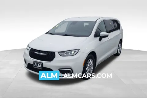 White 2023 Chrysler Pacifica Touring L for sale in Florence, SC