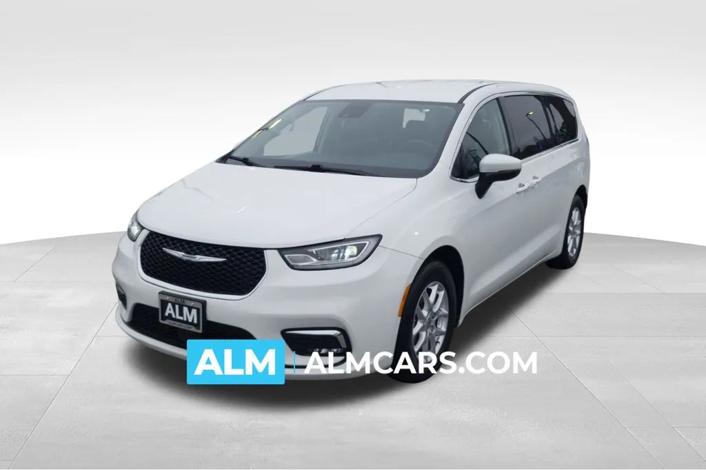 White 2023 Chrysler Pacifica Touring L for sale in Florence, SC