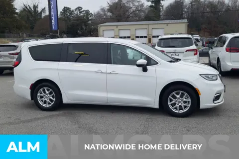 More photos of 2023 Chrysler Pacifica Touring L at ALM Hyundai Florence, SC