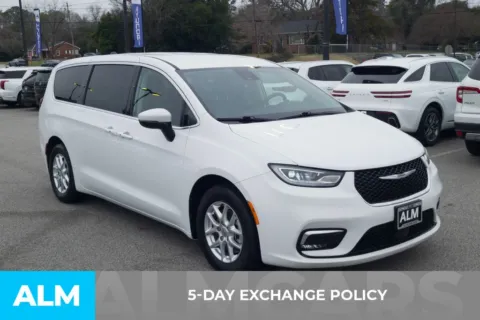 More photos of 2023 Chrysler Pacifica Touring L at ALM Hyundai Florence, SC