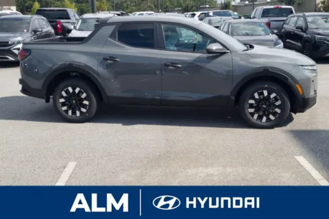 More photos of 2026 Hyundai Santa Cruz SE at ALM Hyundai Florence, SC