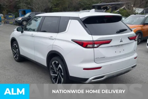 More photos of 2024 Mitsubishi Outlander SE at ALM Hyundai Florence, SC