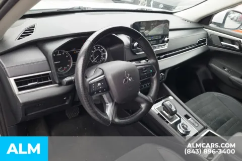 More photos of 2024 Mitsubishi Outlander SE at ALM Hyundai Florence, SC