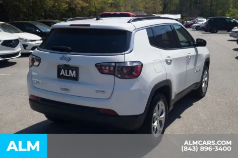 More photos of 2024 Jeep Compass Latitude at ALM Hyundai Florence, SC