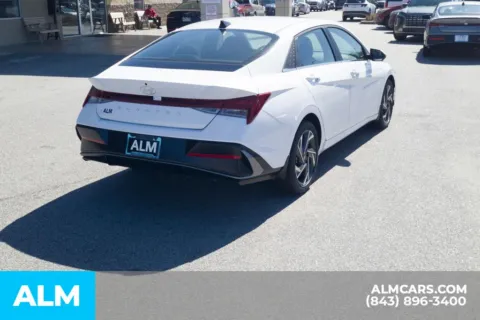 More photos of 2025 Hyundai Elantra SEL Convenience at ALM Hyundai Florence, SC