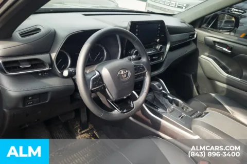 More photos of 2021 Toyota Highlander XSE at ALM Hyundai Florence, SC