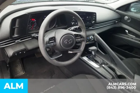 More photos of 2021 Hyundai Elantra SEL at ALM Hyundai Florence, SC