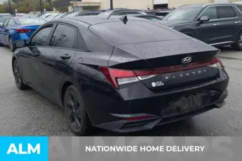 More photos of 2021 Hyundai Elantra SEL at ALM Hyundai Florence, SC