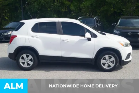 More photos of 2021 Chevrolet Trax LS at ALM Hyundai Florence, SC