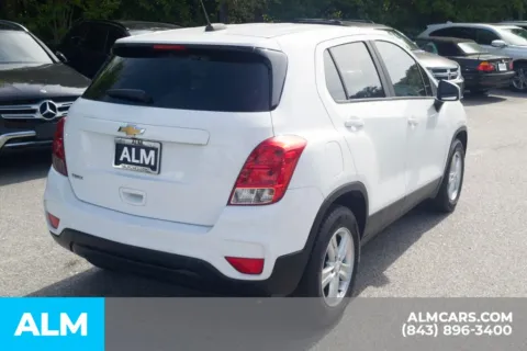 More photos of 2021 Chevrolet Trax LS at ALM Hyundai Florence, SC
