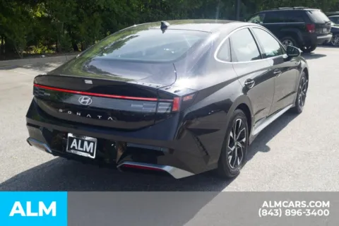 More photos of 2024 Hyundai Sonata SEL at ALM Hyundai Florence, SC