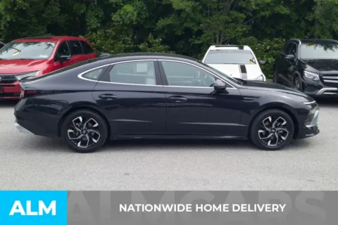 More photos of 2024 Hyundai Sonata SEL at ALM Hyundai Florence, SC