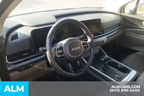 More photos of 2025 Kia Carnival LXS at ALM Hyundai Florence, SC