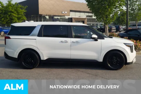 More photos of 2025 Kia Carnival LXS at ALM Hyundai Florence, SC