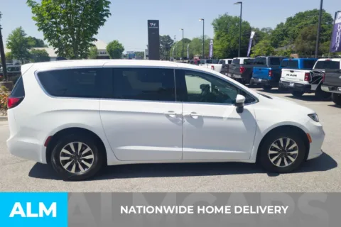 More photos of 2023 Chrysler Pacifica Hybrid Touring L at ALM Hyundai Florence, SC