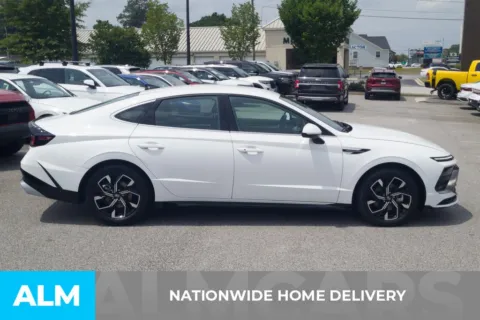 More photos of 2025 Hyundai Sonata SEL at ALM Hyundai Florence, SC