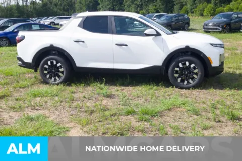 More photos of 2025 Hyundai Santa Cruz SE at ALM Hyundai Florence, SC