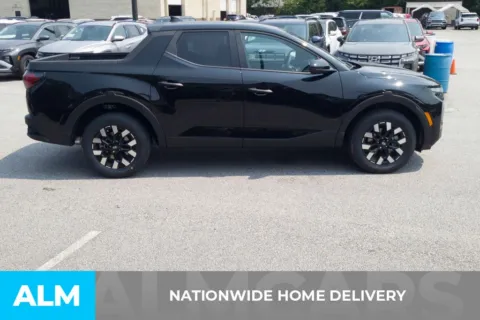 More photos of 2025 Hyundai Santa Cruz SE at ALM Hyundai Florence, SC