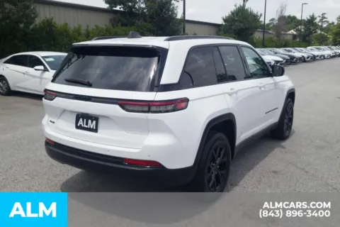 More photos of 2025 Jeep Grand Cherokee Altitude at ALM Hyundai Florence, SC