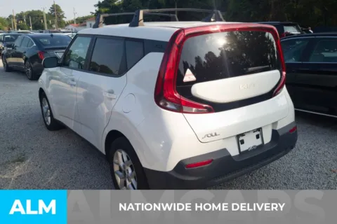 More photos of 2022 Kia Soul LX at ALM Hyundai Florence, SC