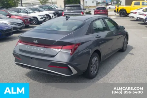 More photos of 2024 Hyundai Elantra SEL at ALM Hyundai Florence, SC