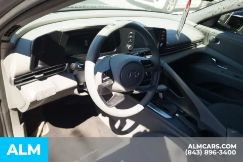 More photos of 2025 Hyundai Elantra SE at ALM Hyundai Florence, SC