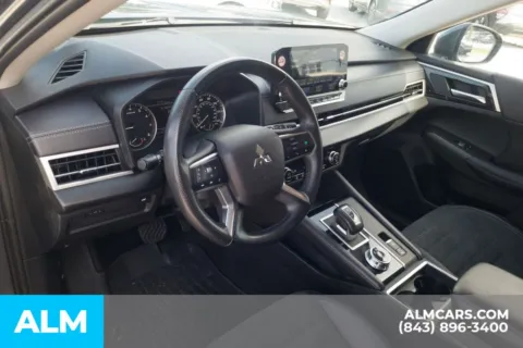 More photos of 2024 Mitsubishi Outlander SE at ALM Hyundai Florence, SC
