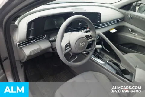 More photos of 2025 Hyundai Elantra SE at ALM Hyundai Florence, SC