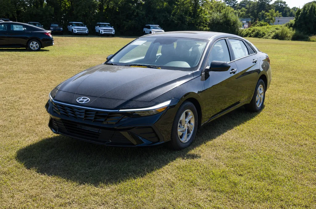 Black 2026 Hyundai Elantra SE for sale in Florence, SC