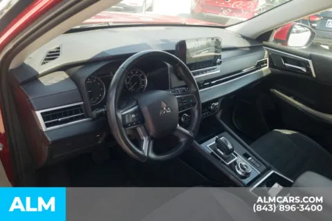 More photos of 2024 Mitsubishi Outlander SE at ALM Hyundai Florence, SC